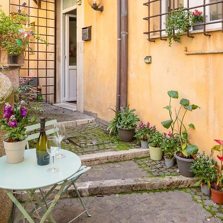 Quiet Trevi Fountain Apartment With Patio And Backyard 로마 외부 사진
