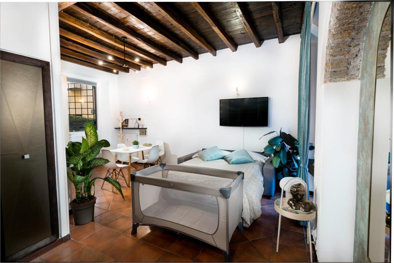 Quiet Trevi Fountain Apartment With Patio And Backyard 로마 외부 사진