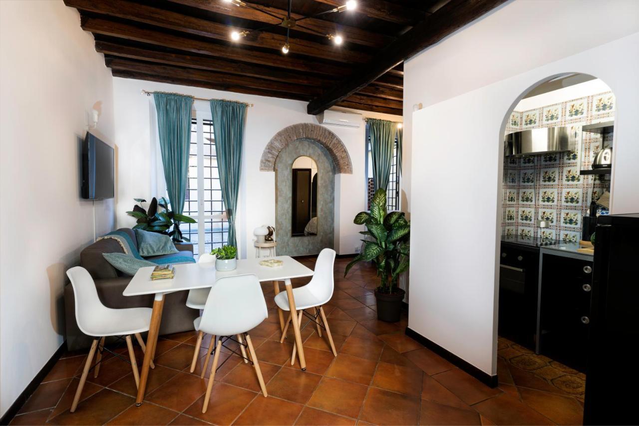 Quiet Trevi Fountain Apartment With Patio And Backyard 로마 외부 사진
