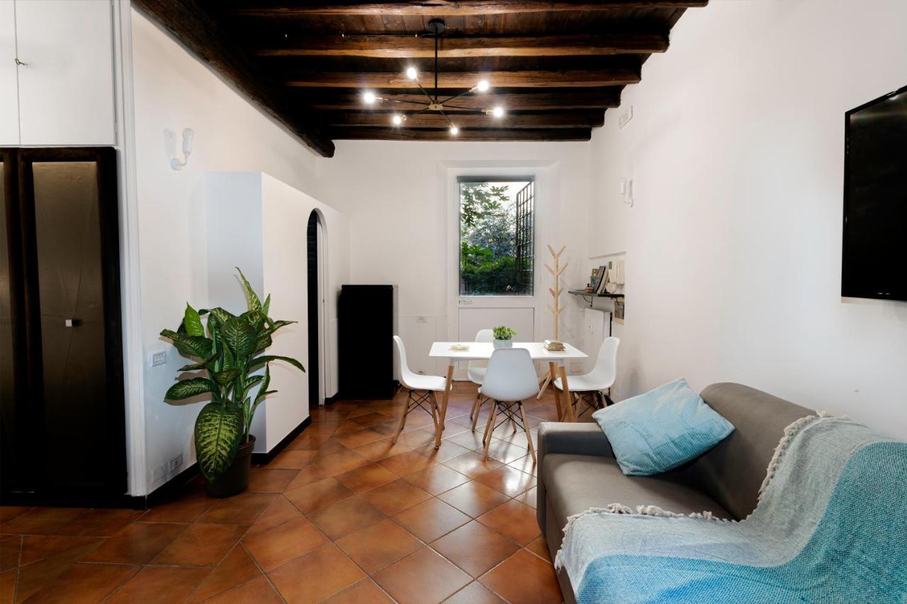 Quiet Trevi Fountain Apartment With Patio And Backyard 로마 외부 사진