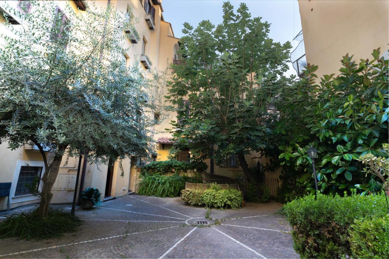 Quiet Trevi Fountain Apartment With Patio And Backyard 로마 외부 사진