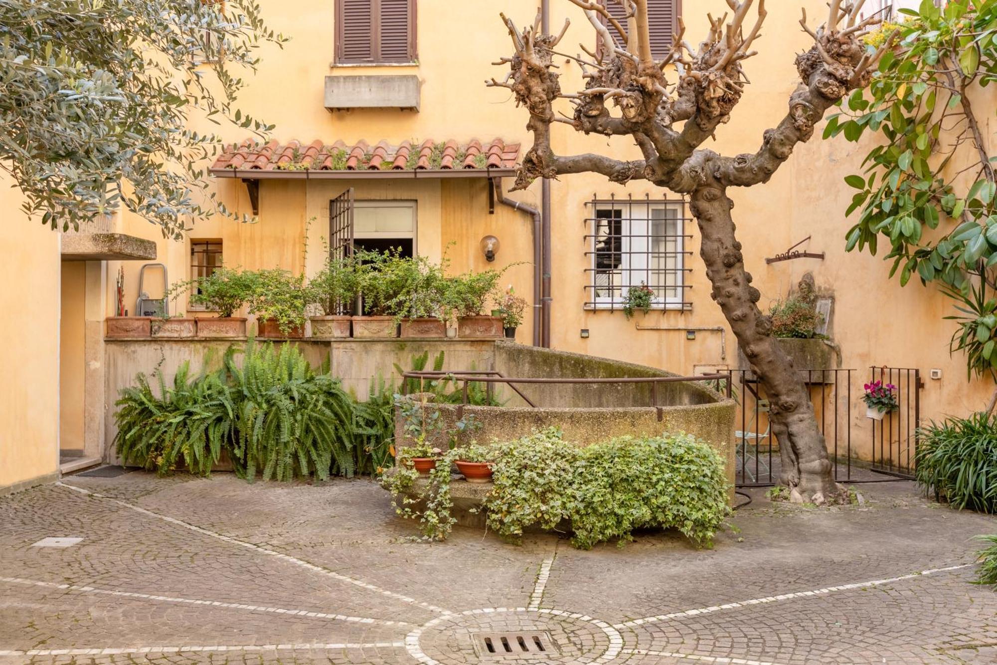 Quiet Trevi Fountain Apartment With Patio And Backyard 로마 외부 사진
