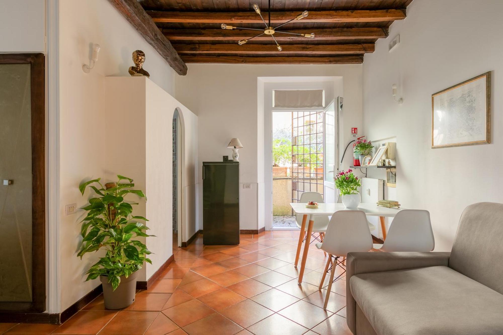 Quiet Trevi Fountain Apartment With Patio And Backyard 로마 외부 사진